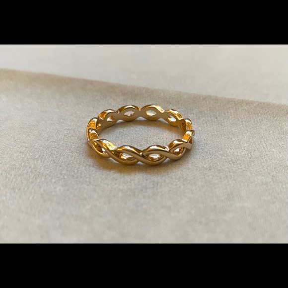 Gold ring - Picture 1 of 1